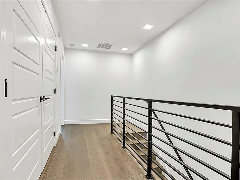 212 E Pineloch Ave — Photo 14