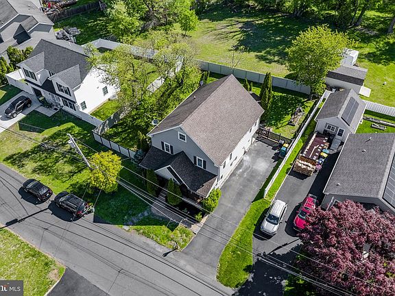2nd image of 131 N Hawthorne Ave