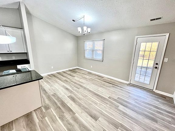 4th image of 1016 Glen Willow Dr