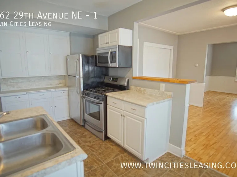 962 29th Ave NE #1 — Photo 2
