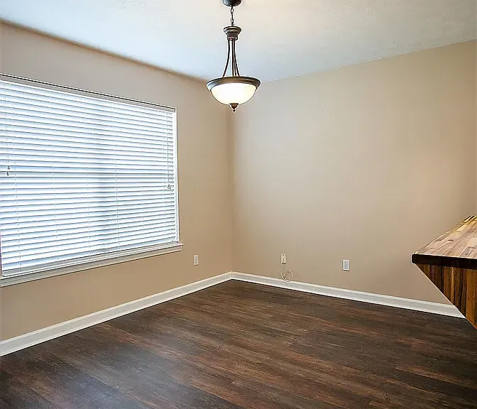 301 Lakeside Dr — Photo 6