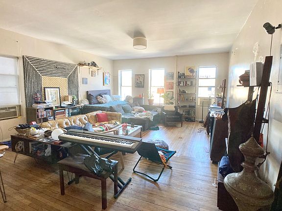 2nd image of 718 Washington Ave APT 3