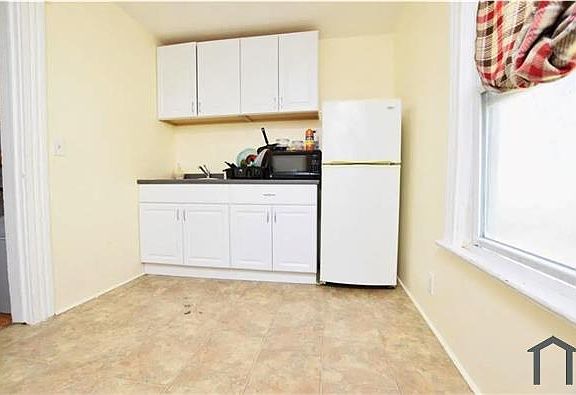 5th image of 792 Garson Ave #2