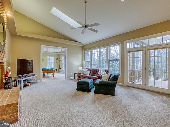 5th image of 3052 Crosen Ct