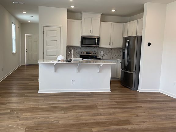 4th image of 1032 Mountain Crown St