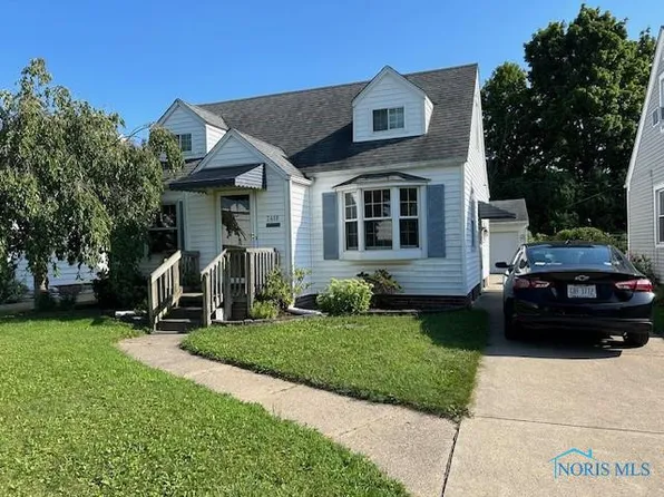 2418 Brown Rd, Oregon, OH 43616