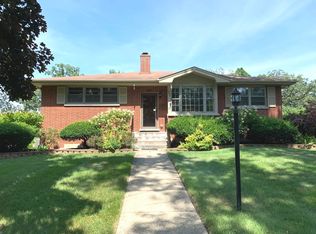 906 Stoos Ln, Naperville, IL 60540