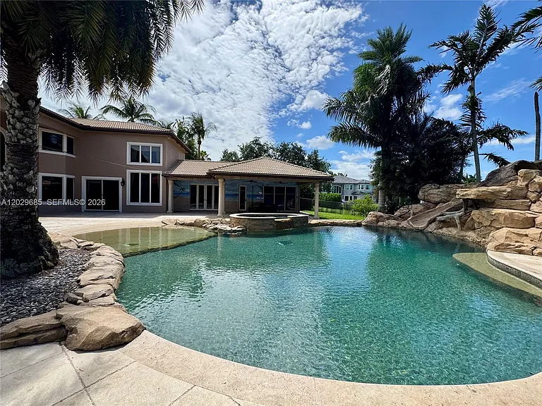 10445 Canterbury Ct — Photo 95