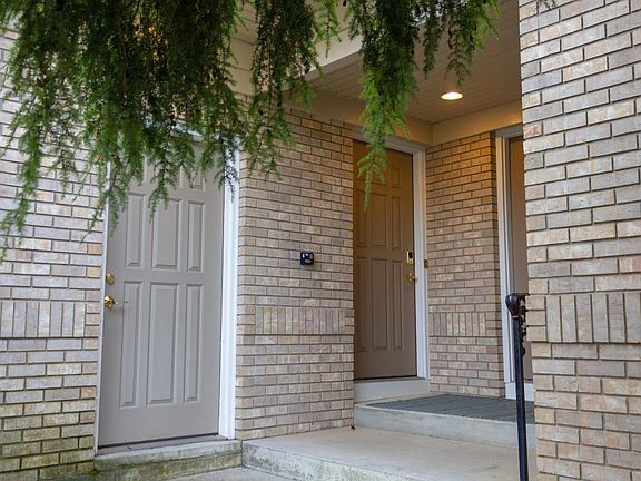 3rd image of 528 Lake Dr
