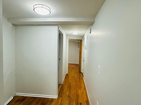 4th image of 327 W 21st St