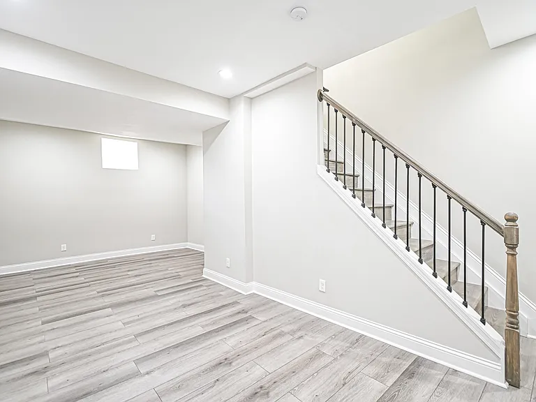 2823 Ashland Ave — Photo 33