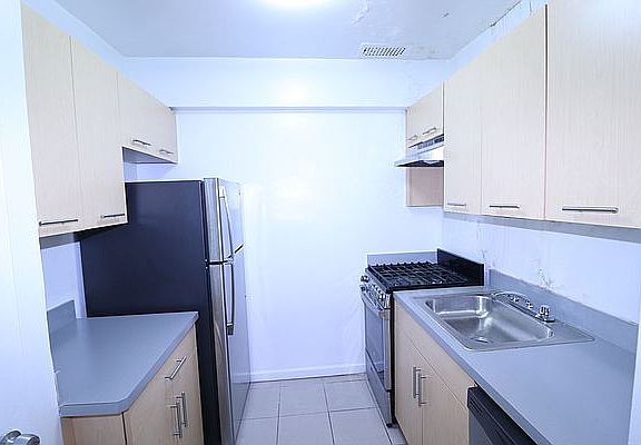 5th image of 143-45 Sanford Ave #104S
