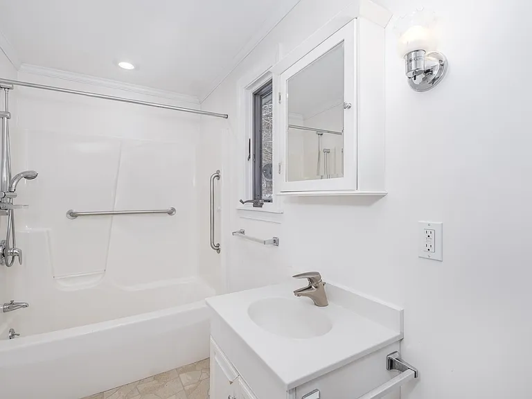 445 Glen Rd — Photo 16