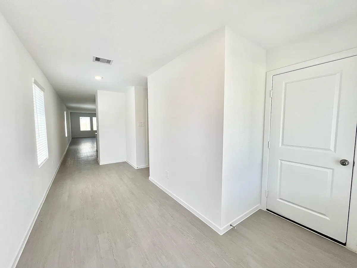Building Photo - 3023 Mallorca Dr