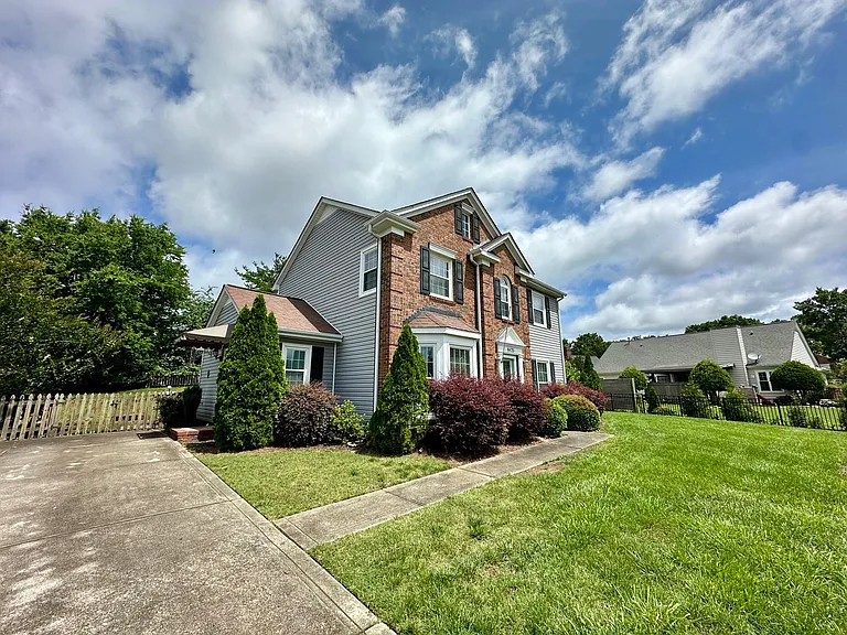 8425 Hirsch Dr — Photo 28