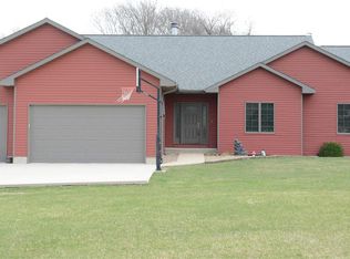 27580 219th St, Earlville, IA 52041