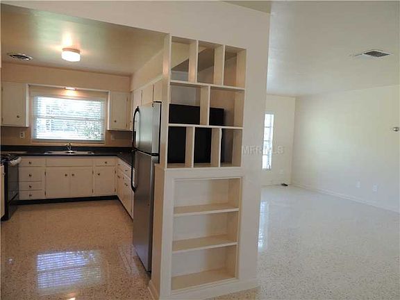 4th image of 103 Orangeview Ave
