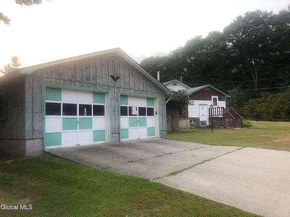 3rd image of 107 Champlain Dr