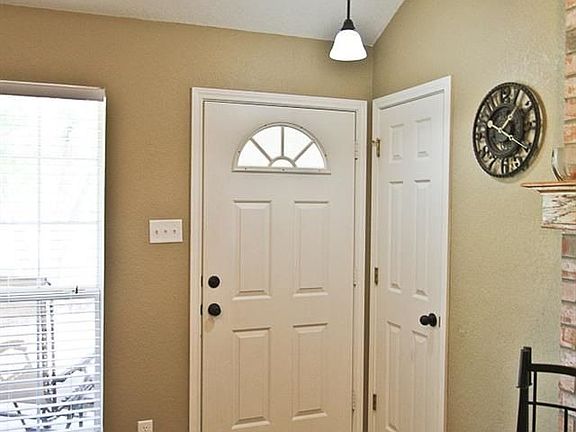 3rd image of 14 Whitehorse Cir