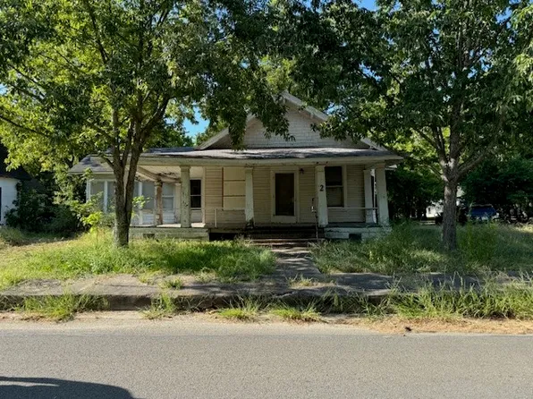 321 W 6th St, Bonham, TX 75418