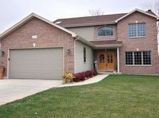 1N179 Papworth St, Carol Stream, IL 60188