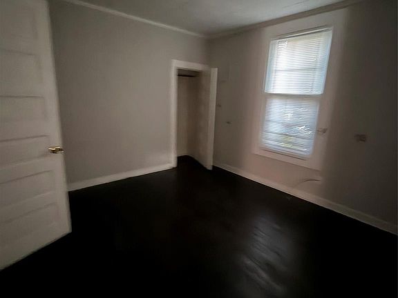 3rd image of 77 Archer St