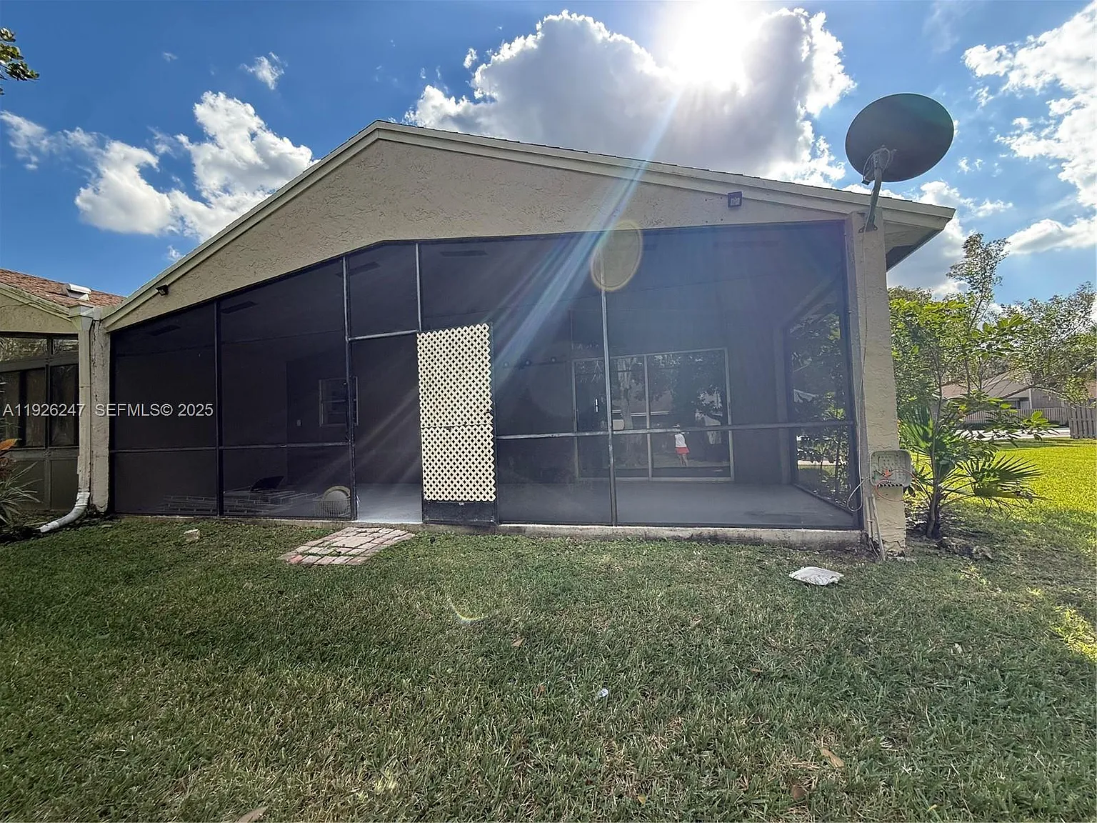 3 bed, 1200 sqft, $3,100 — Photo 2