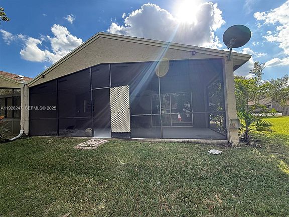 2nd image of 15749 NE Woodgate Ct