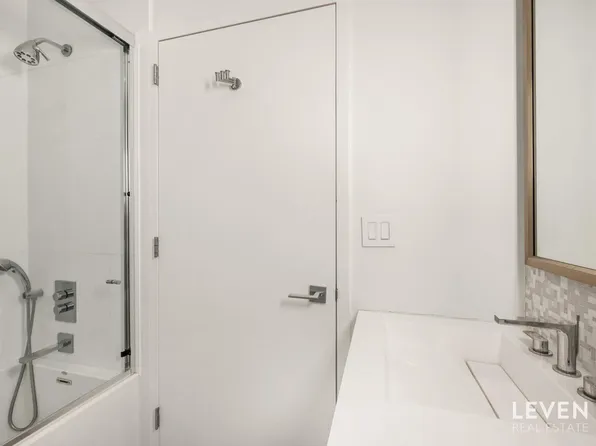 235 East 55th Street image 16 of 17