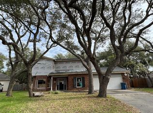 208 Doral Ln, Rockport, TX 78382