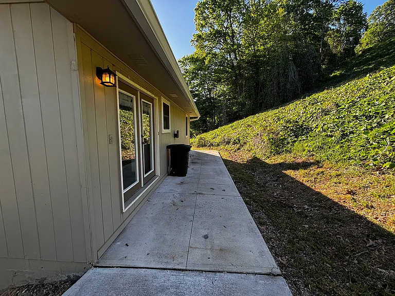 204 Windsor Ln — Photo 23