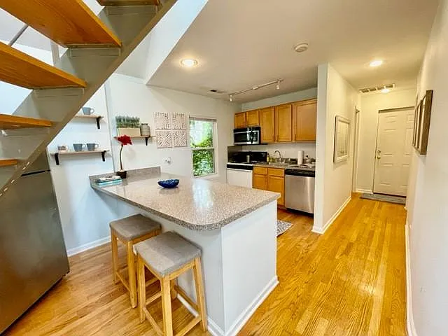 1636 W Le Moyne St — Photo 2