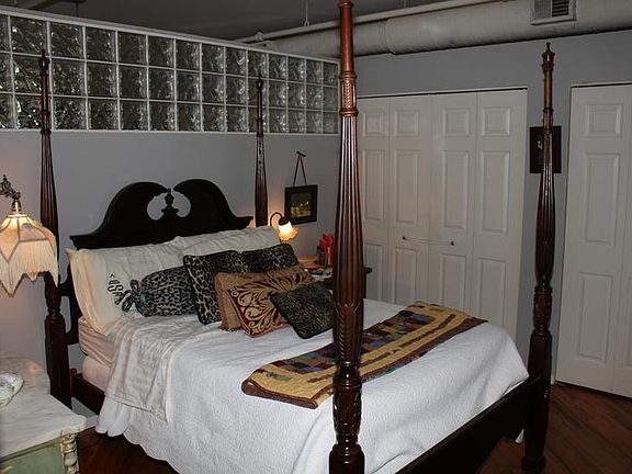 2nd image of 2011 W Belmont Ave APT 202