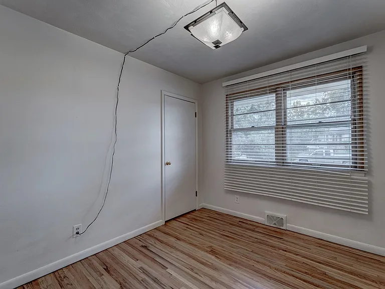 4633 Capitol St — Photo 22