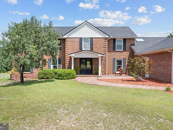3rd image of 63 Lewis Cir