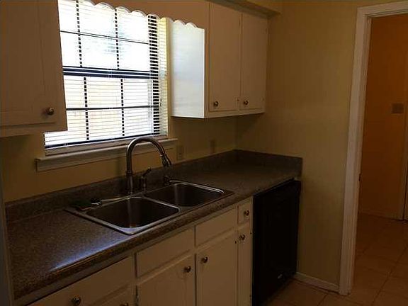 2nd image of 5531 Plantation Oaks Dr