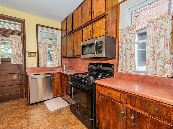 4th image of 4616 Dahlia Ave