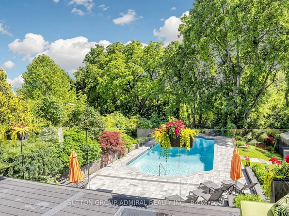 33 Thorny Brae Dr, Markham, ON L3T 3G5