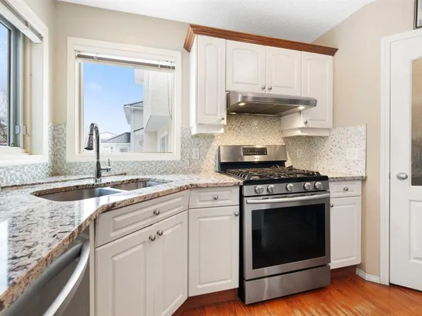 69 NE Hampstead Gdns NW, Calgary, AB T3A 5Y5