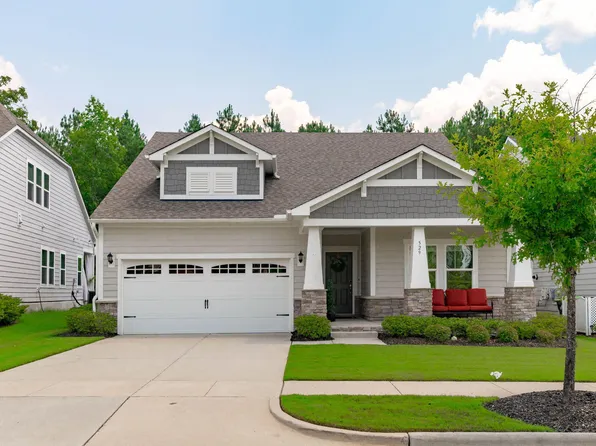 529 Oaks End Dr, Holly Springs, NC 27540