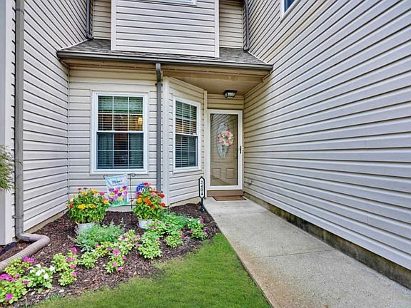 3rd image of 2404 Grassy Hollow Dr