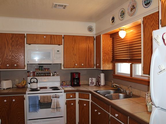 2nd image of 125 Carpenter Ln