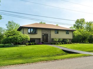 14045 W Linden Ln, Libertyville, IL 60048