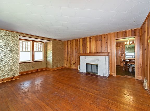 3rd image of 194 S Oakland Grv