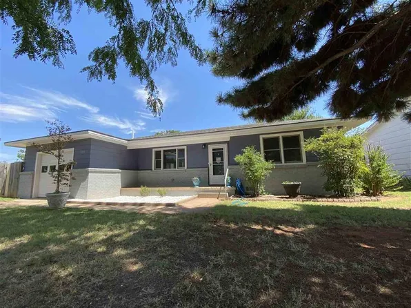 2104 3rd St, Woodward, OK 73801