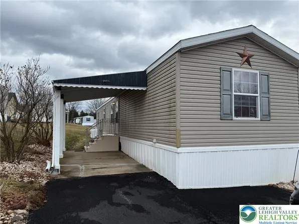 15 Chestnut Ridge Cir, Kunkletown, PA 18058