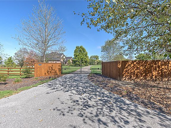 2nd image of 3072 E Hunters Ridge Rd
