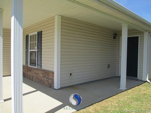 Covered front porch.