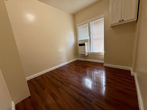 5th image of 504 S Bonnie Brae St #247