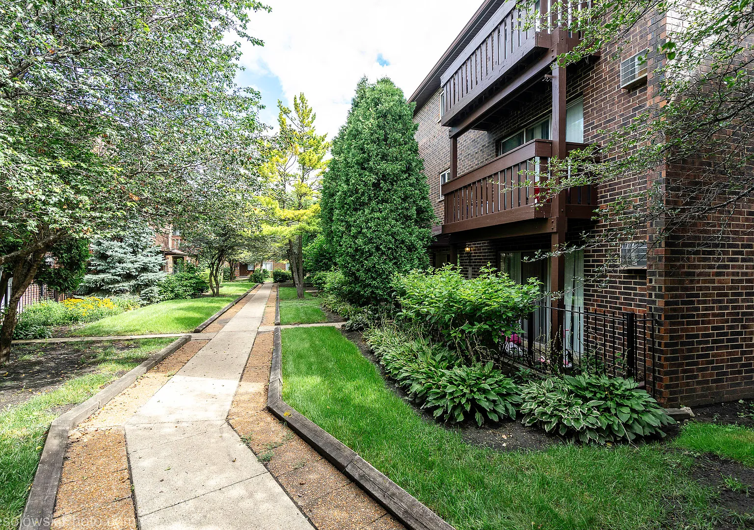 2 bed, 950 sqft, $1,850 — Photo 2